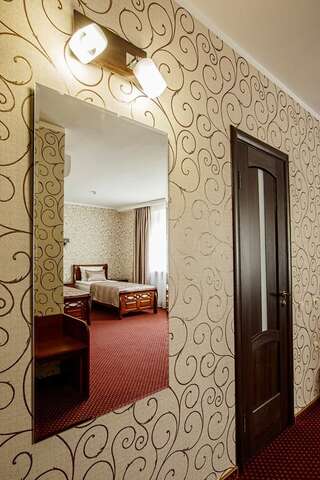 Отель Usadba Lubuzhskoe Predmestie Могилев Улучшенный двухместный номер с 1 кроватью или 2 отдельными кроватями-1